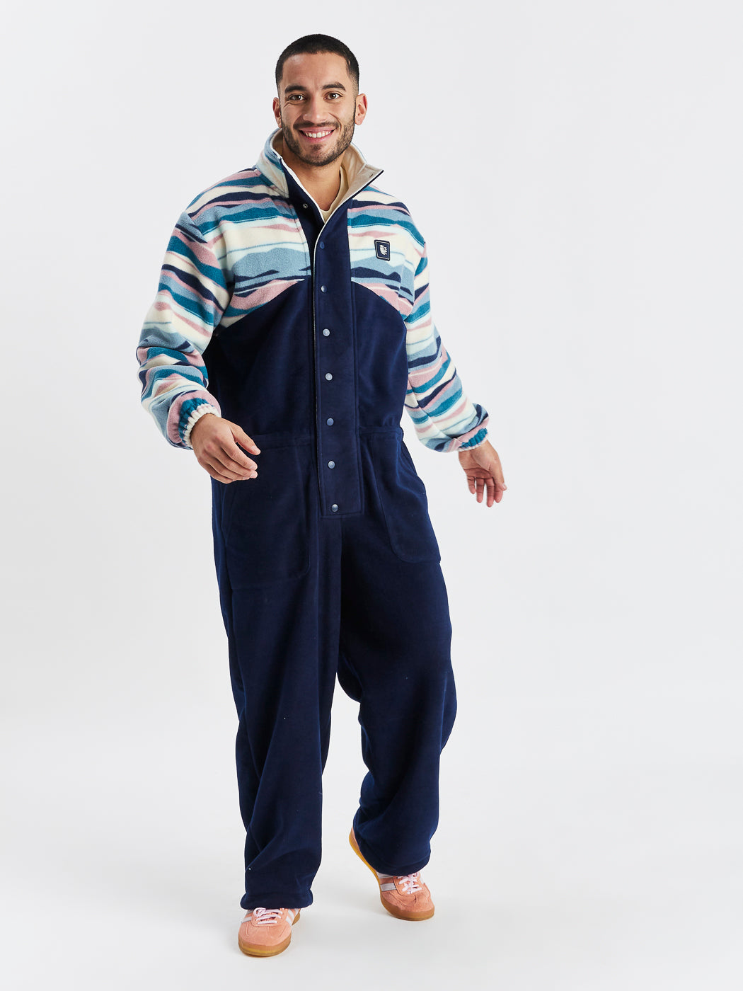 Made from 100% polyester fleece, this boilersuit combines warmth with eye-catching style. 