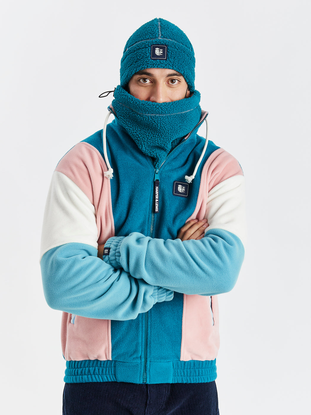 Designed as one size fits all, The cosy snood provides a snug and comfortable fit for everyone.