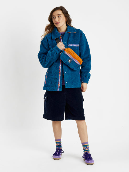 Womens sherpa shirt also includes two self-fabric side entrance pockets.