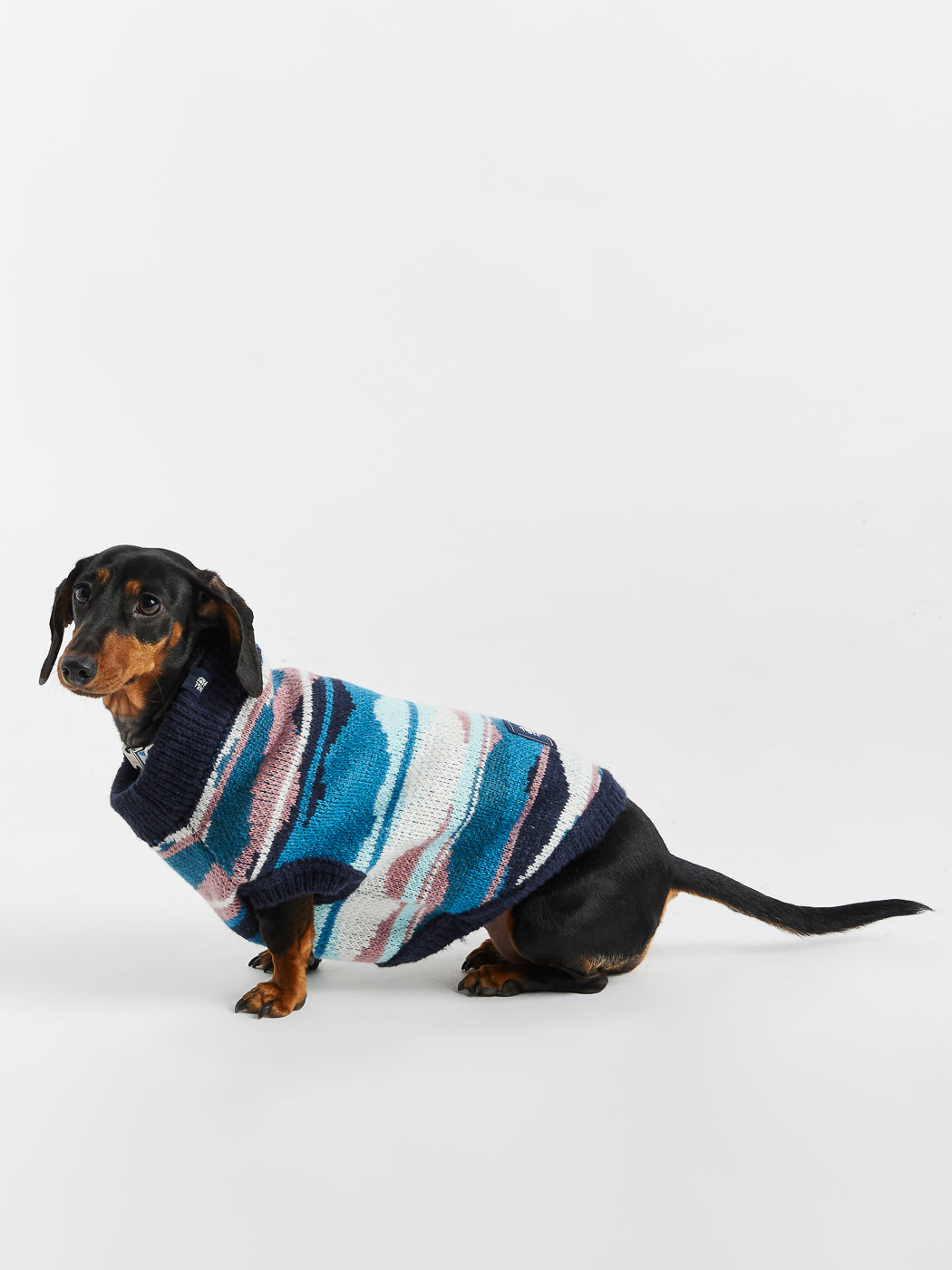 Dress your pet in the cosy and fashionable Dogs Knitted Jumper from Harper & Lewis. 