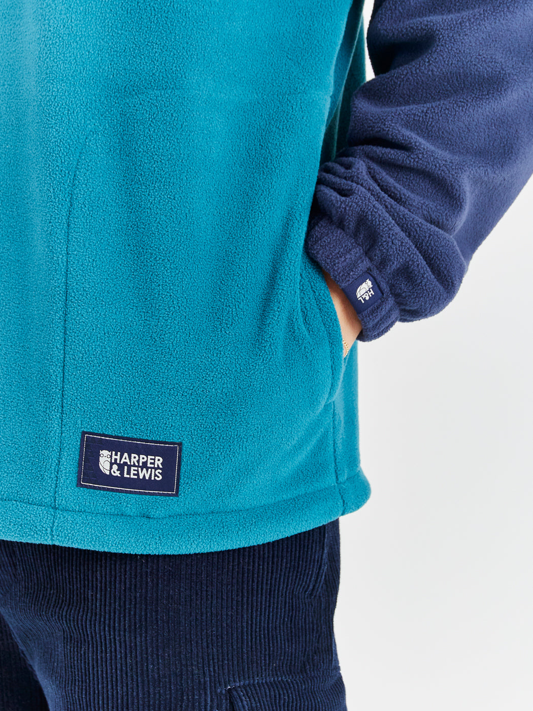 Unisex fleece jacket with classic Harper & Lewis colour block details.
