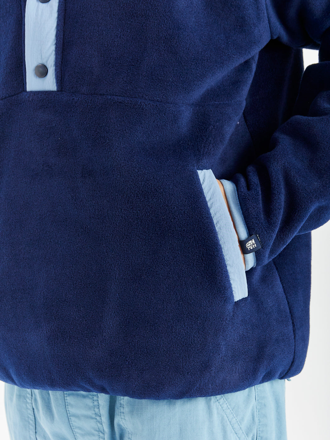 Brave the weather in this oversized polar fleece, with our classic Steel Blue details.
