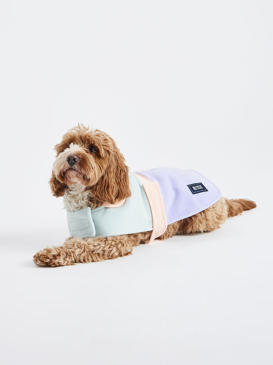 Keep your furry friend warm and stylish with the Mellows Dogs Fleece.