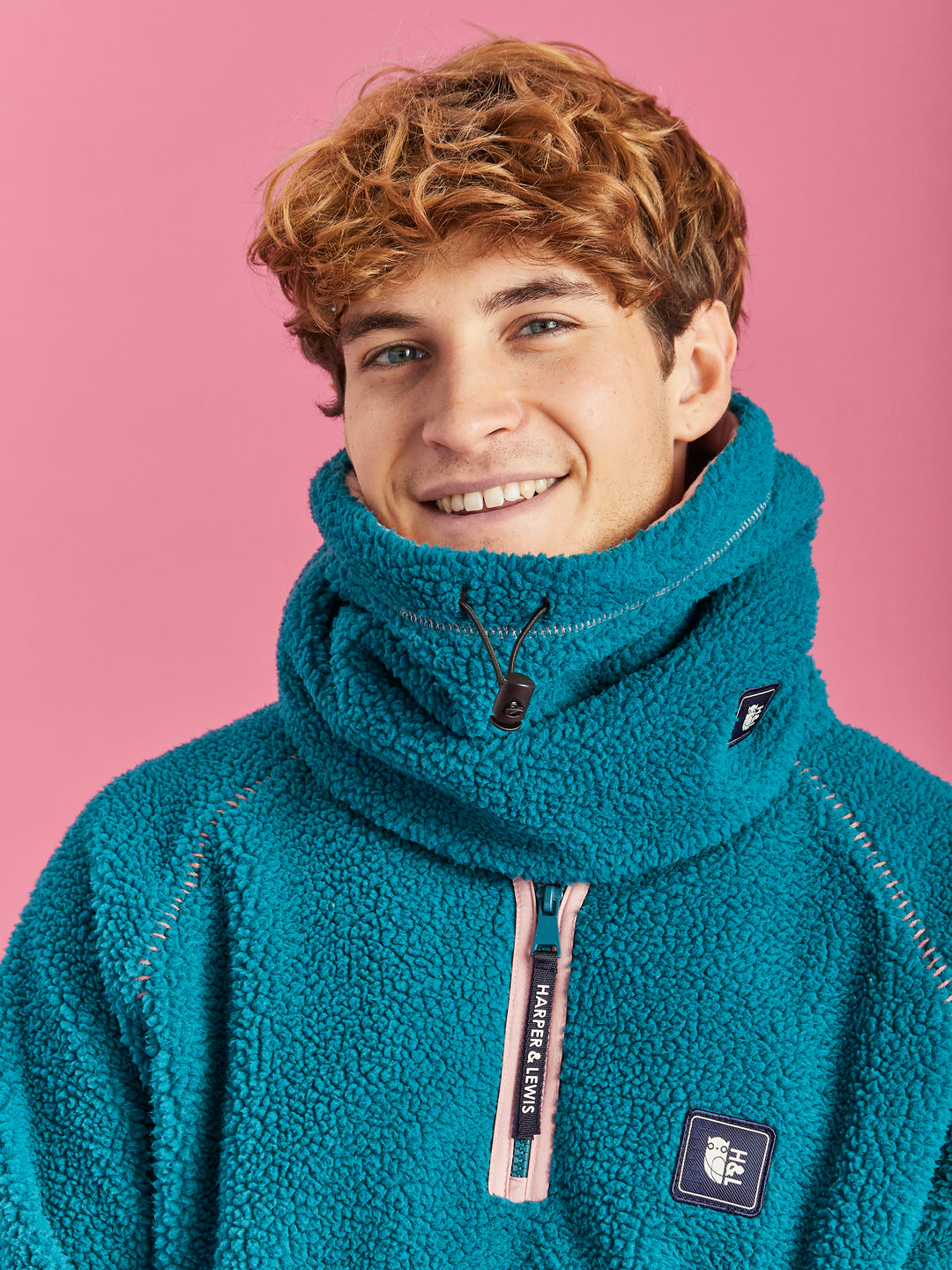 Stay warm and cosy with the Reese Sherpa Snood. 