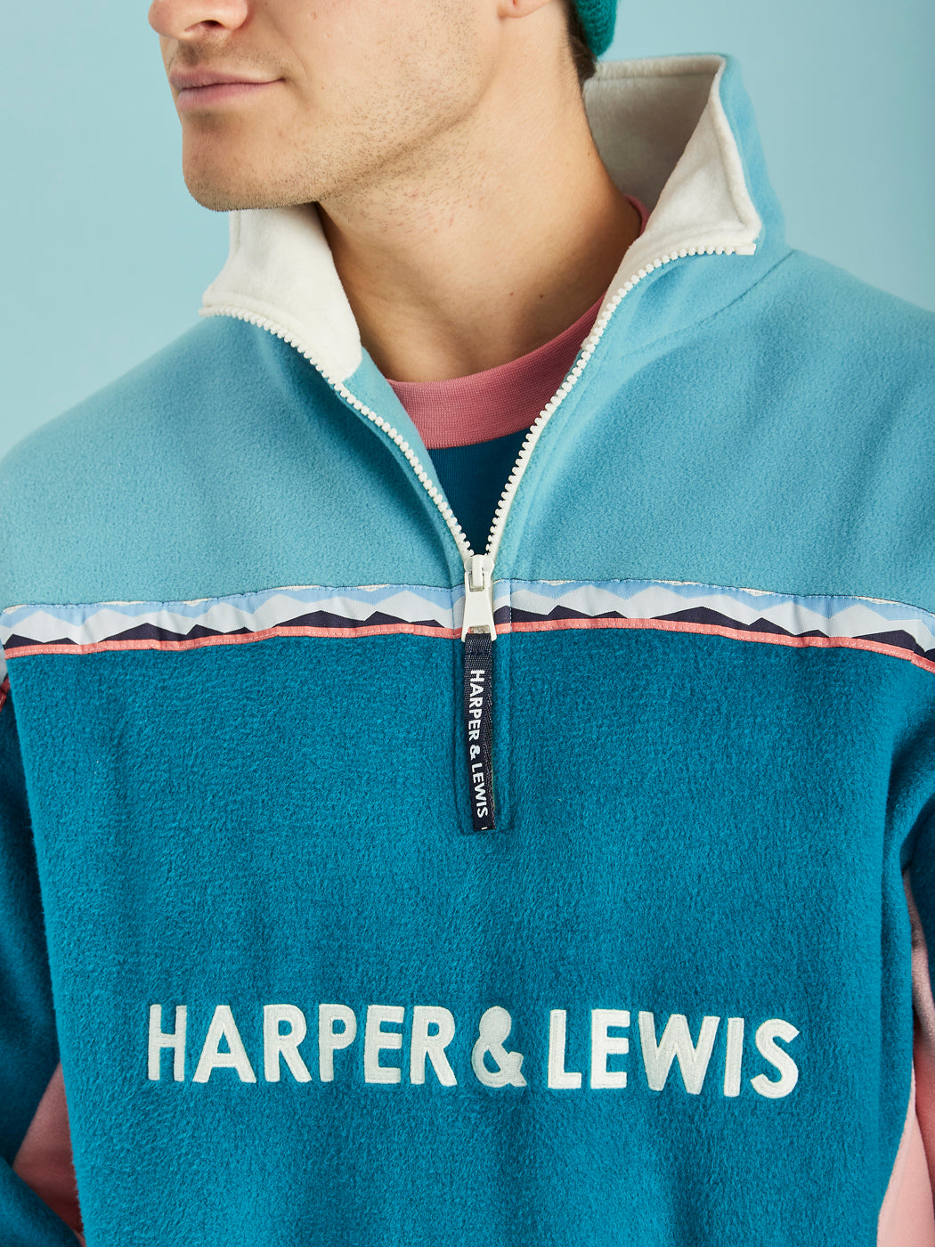 Inspired by a vintage fleece, this colour block fleece with tape details is a must-have item for your wardrobe. 
