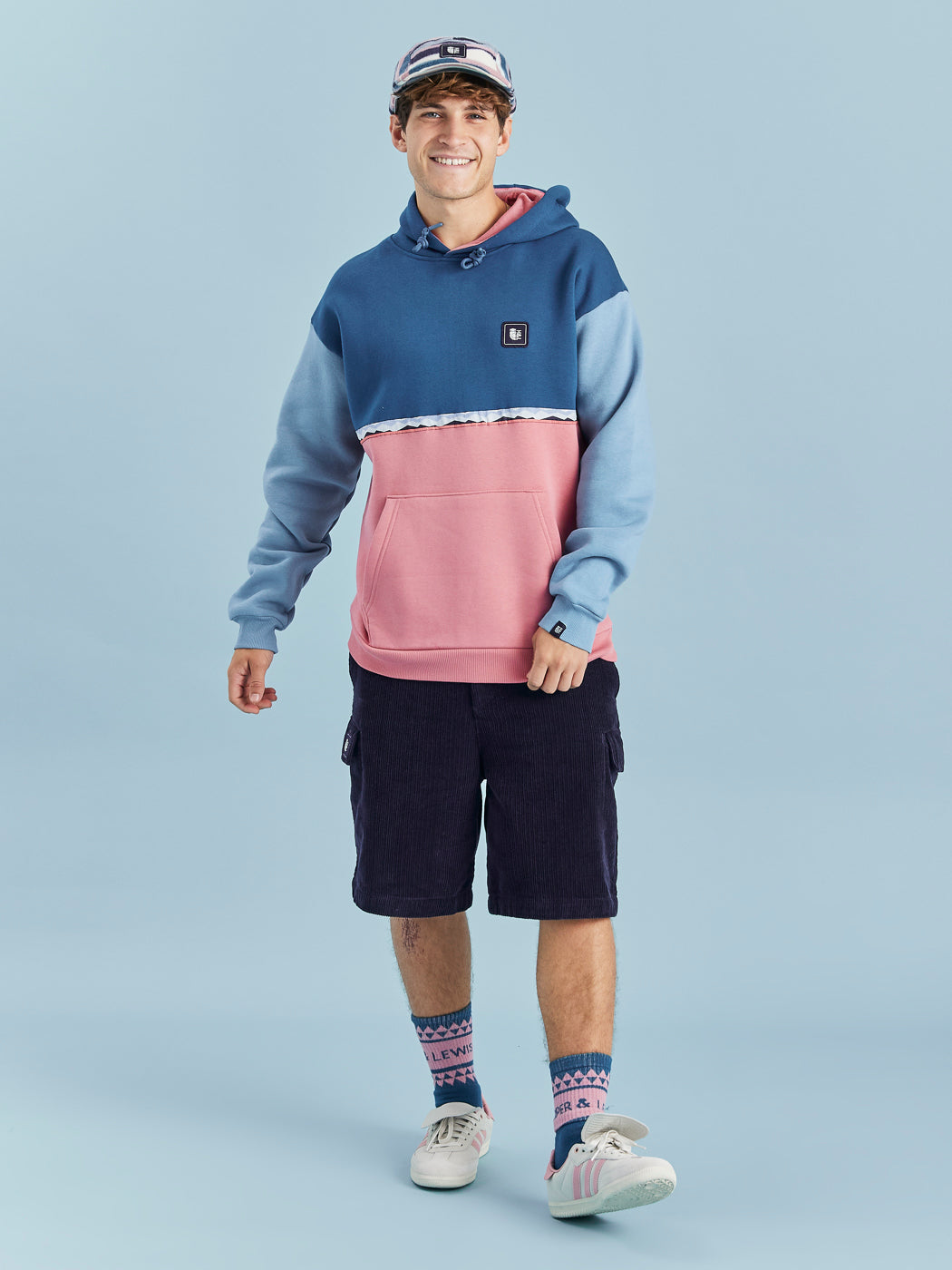 This mens hooded sweatshirt is crafted from a fleece back jersey material to add to a cosy fit.