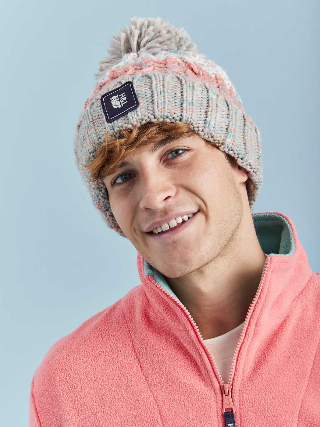 This knitted beanie offers a luxurious hand-knitted feel, ensuring maximum comfort and warmth during cold days.