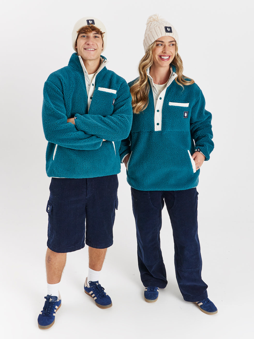 Inspired by a vintage fleece, the two models wear this fleece in a casual way, but can also be styled for the outdoors or just lounging.