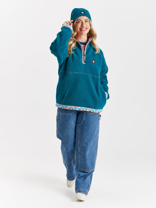 Gael Oversized women's fleece perfect for the cold outdoors with it's elasticated hem and cuffs.
