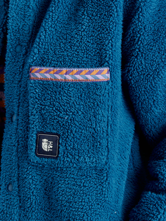 Sherpa pocket detail with woven tape along the opening and our classic Harper & Lewis badge on the pocket.