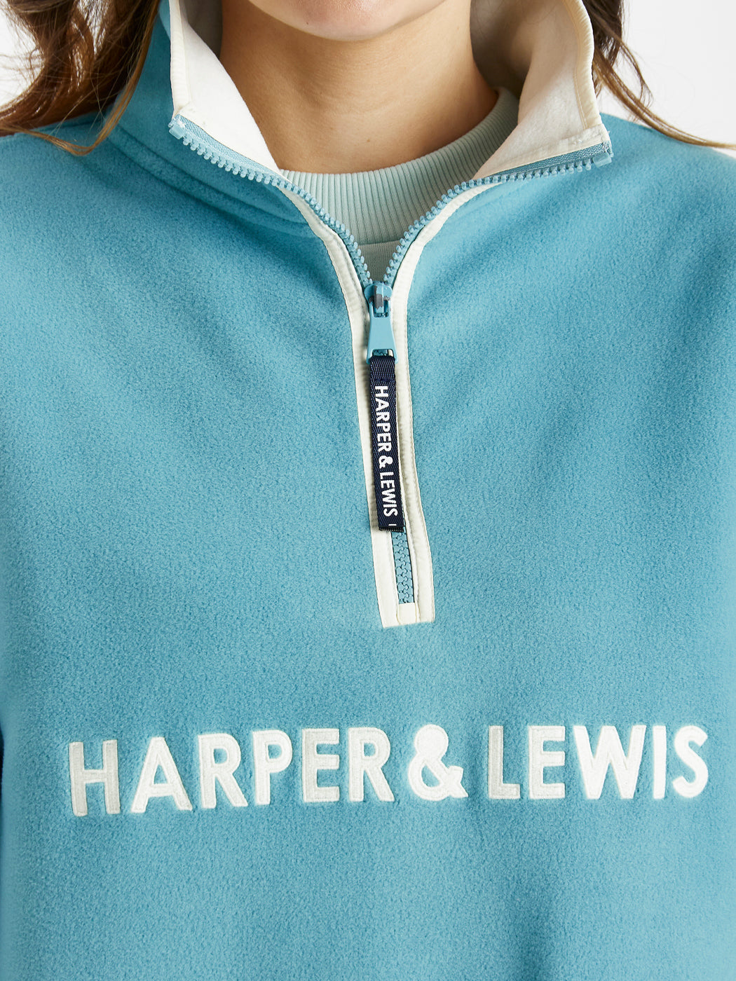 Comfort-fit Harper & Lewis Polar Fleece, with a relaxed silhouette, 1/4 zip collar, and soft fleece texture. Embroidered chest logo adds a refined touch.
