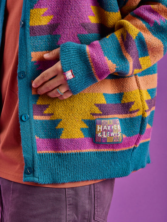 Detail shot of the branded woven retro badge on the hem and the branded tab on the cuff.