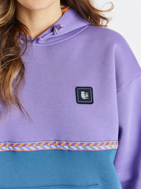 Featuring branded back neck tape in navy, adding subtle but distinctive branding touches on the hoodie.