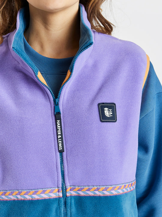 Branded zip puller and badge to add to the subtle details of this fleece gilet.