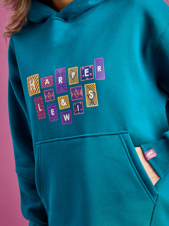 Detailed shot of the front graphic and tab on the sleeve.