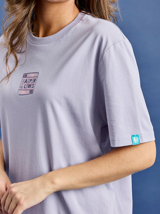Detail shot of the Atlas t-shirt featuring a teal branded cuff tab