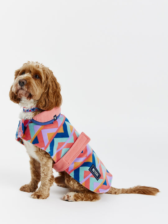 The branded badge at the collar adds a touch of style to this patterned dogs coat.