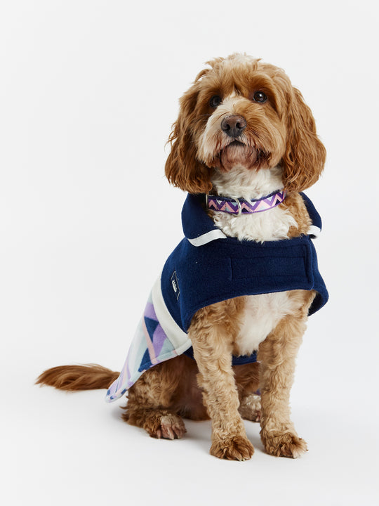 Designed for comfort and practicality, it has an adjustable fit with Velcro at the neck and belly, and a harness hole for easy walks.