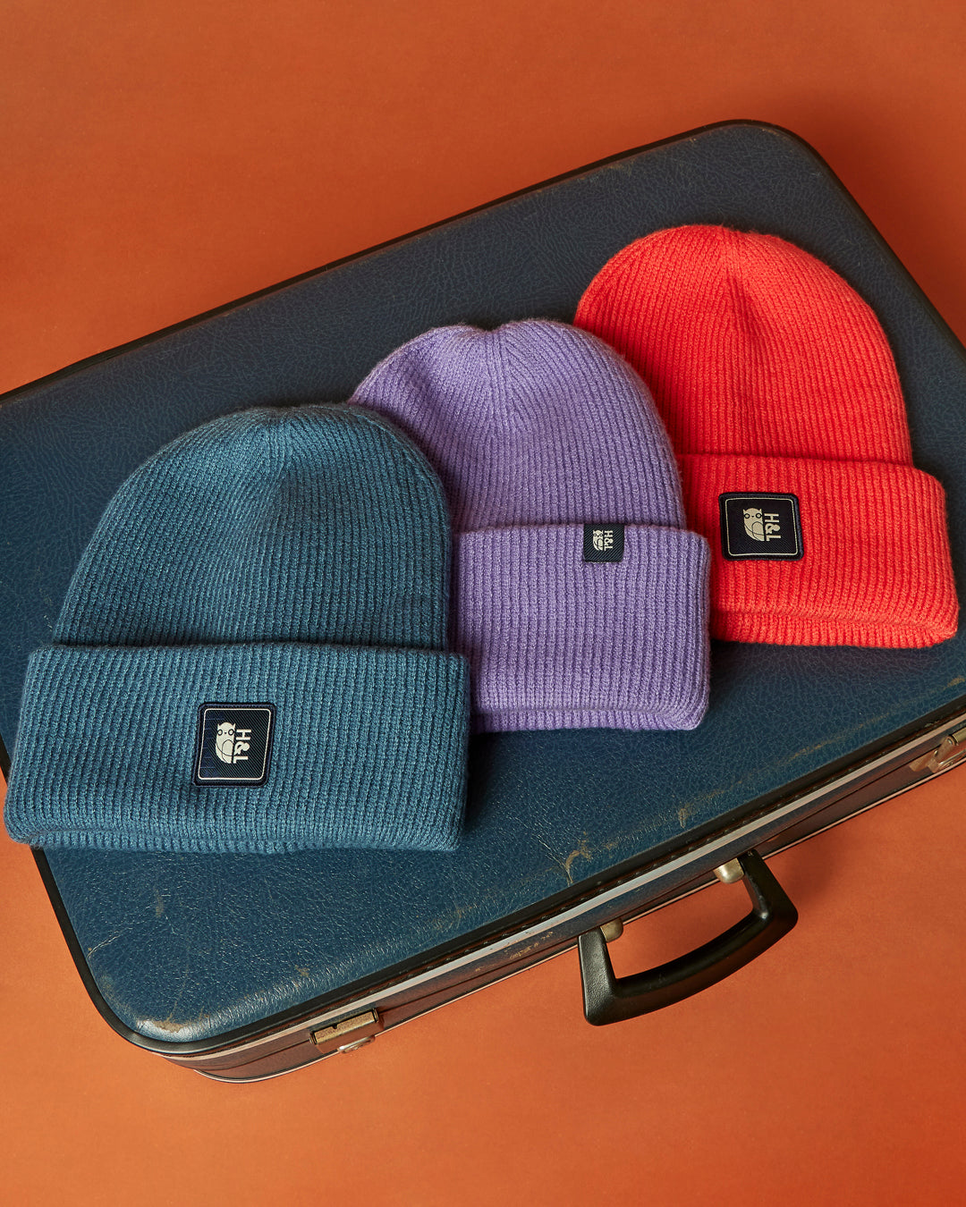 The classic design makes it a timeless addition to your winter wardrobe, while the turn-up brim adds a subtle, stylish touch.