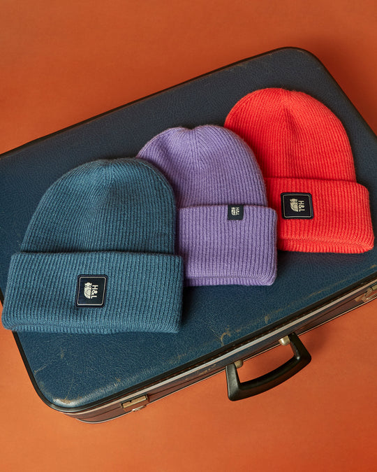 The classic design makes it a timeless addition to your winter wardrobe, while the turn-up brim adds a subtle, stylish touch.