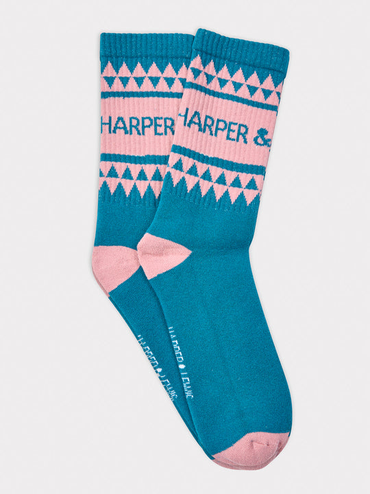 These socks cater to a variety of foot sizes, ensuring a snug and supportive fit.