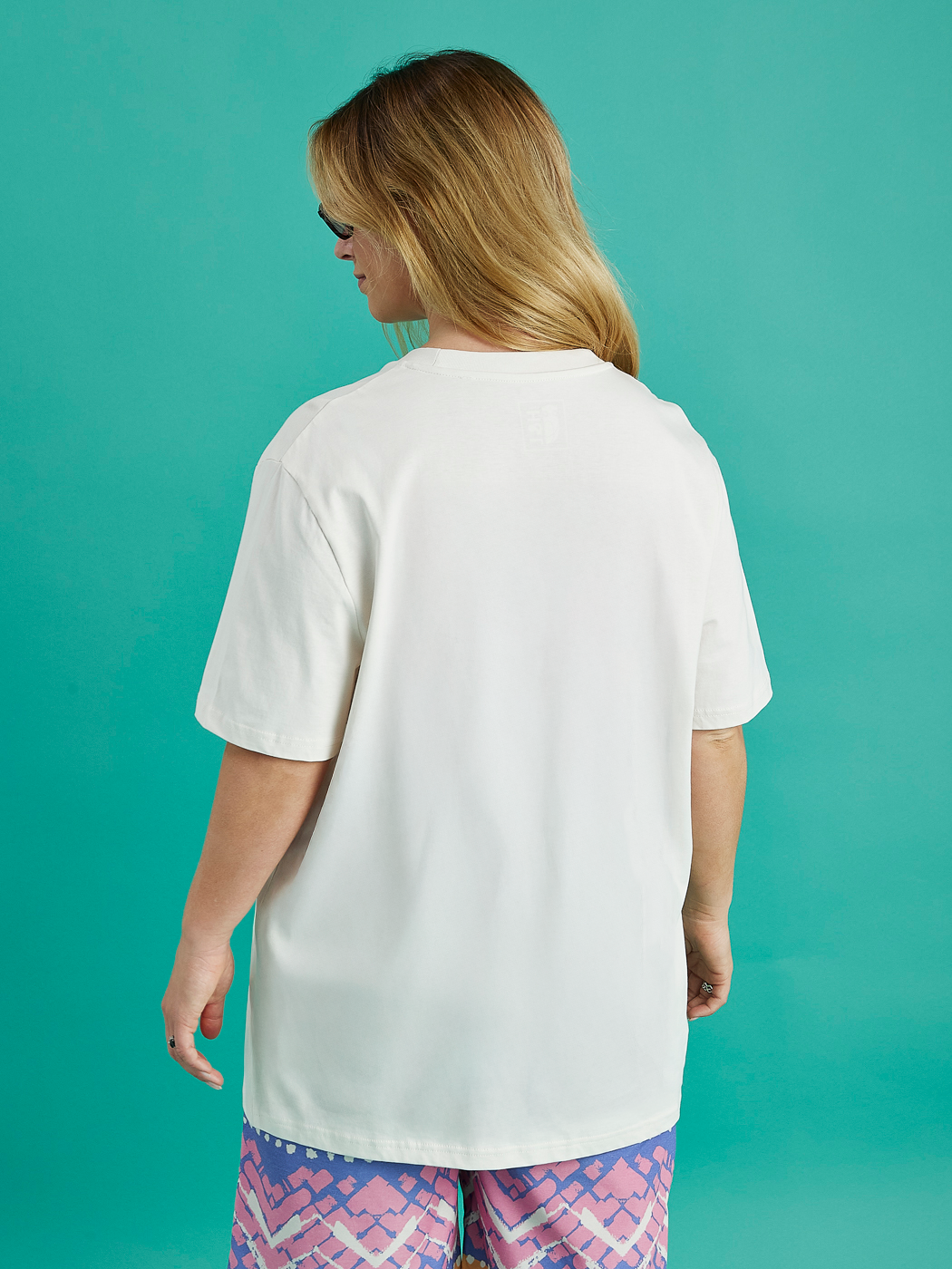 Plain back of the Taran tee in cream.