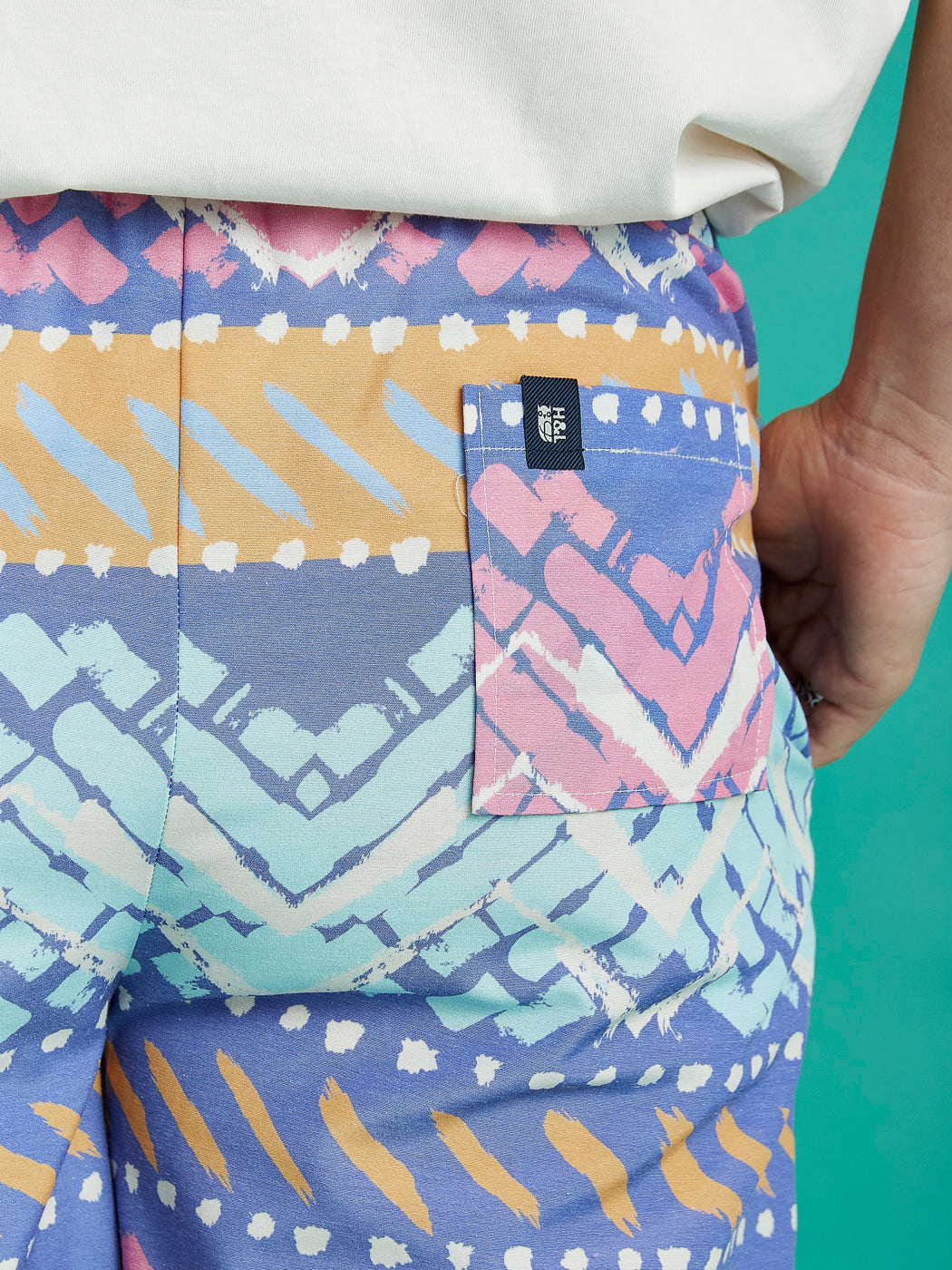 Detail shot of the back pocket, this features a woven tab on the pocket with Harper & Lewis branding.