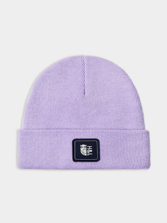 Its simple yet stylish design, featuring a ribbed turn-up brim, offers a timeless look that pairs effortlessly with any winter outfit.