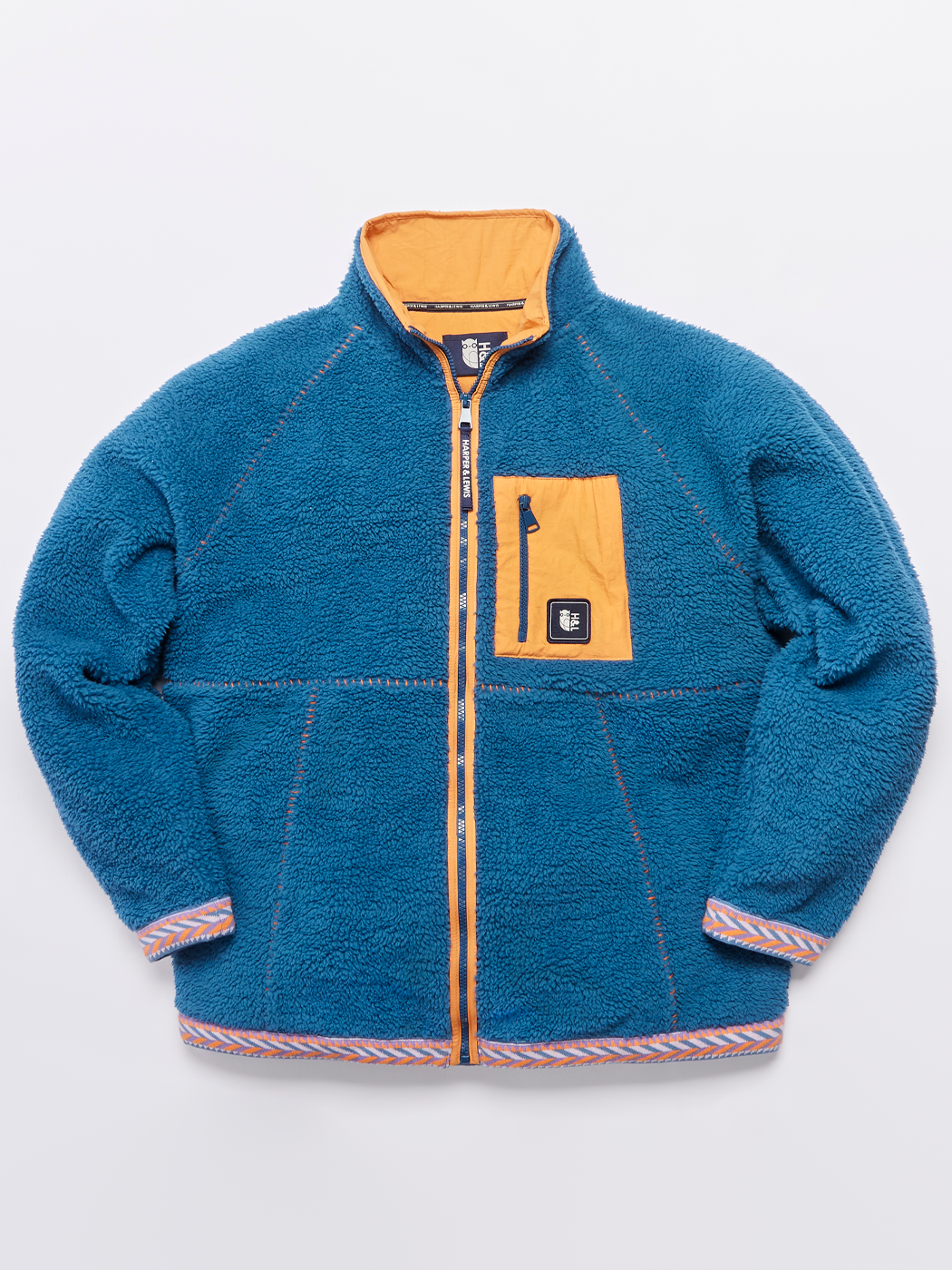 The standout details of this fleece jacket include an apricot contrast stitch detail.